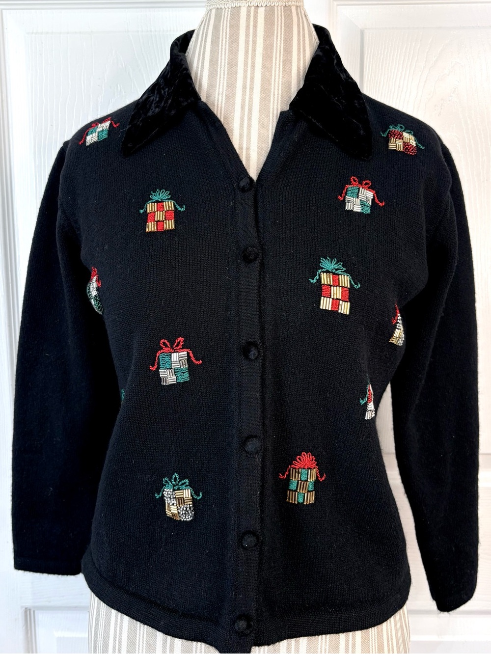 Vintage TALBOTS Black Beaded 100% Wool Christmas Cardigan - Velvet Collar MP